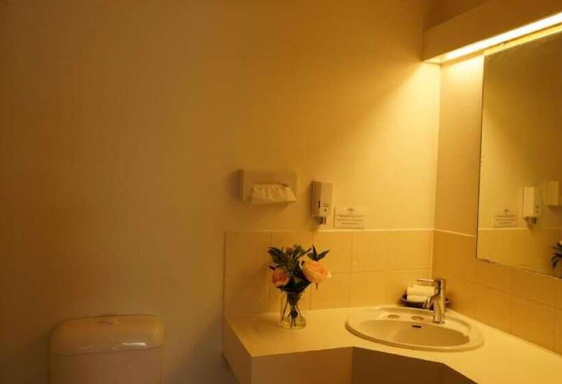 Семейный Номер, Country Motor Inn