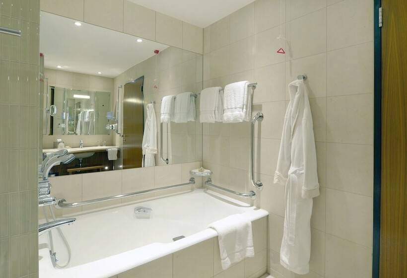 Номер Deluxe, Canary Riverside Plaza