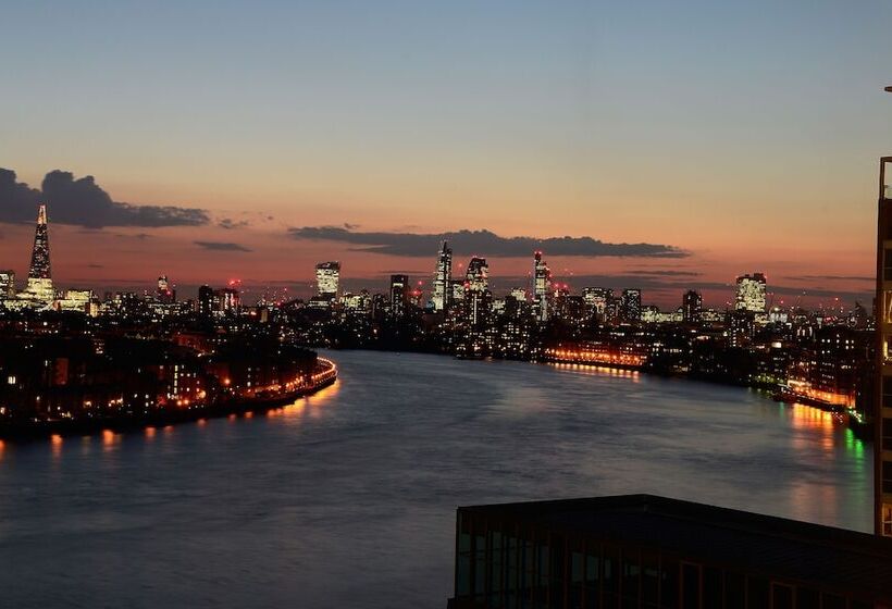 Номер Deluxe, Canary Riverside Plaza