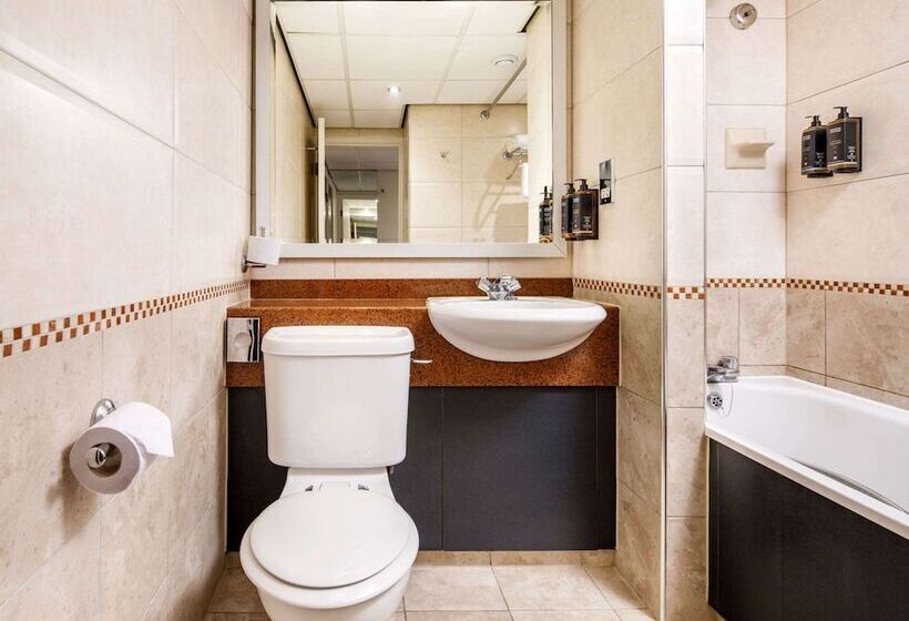 Классический Номер, Mercure Chester Abbots Well
