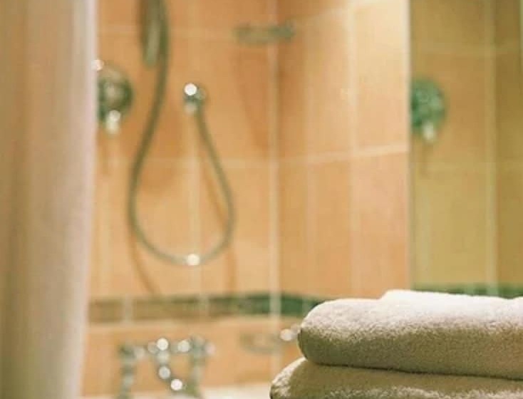 اتاق اجرایی, Marwell Hotel   A Bespoke