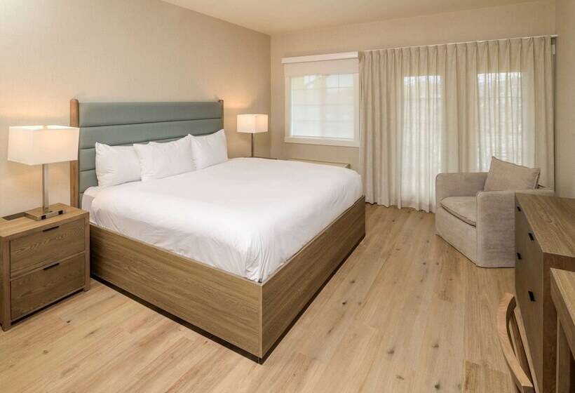 اتاق استاندارد با تخت دوبل و چشم‌انداز, Balcomo, A Ramada By Wyndham