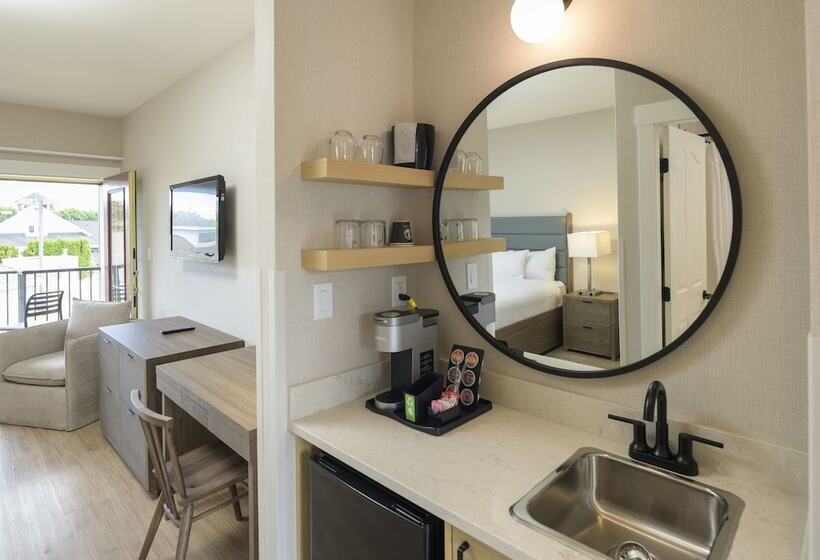 اتاق استاندارد با تخت دوبل و چشم‌انداز, Balcomo, A Ramada By Wyndham