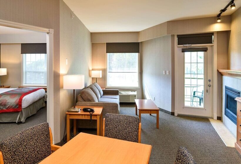 Suite Queen Bed, Balcomo, A Ramada By Wyndham