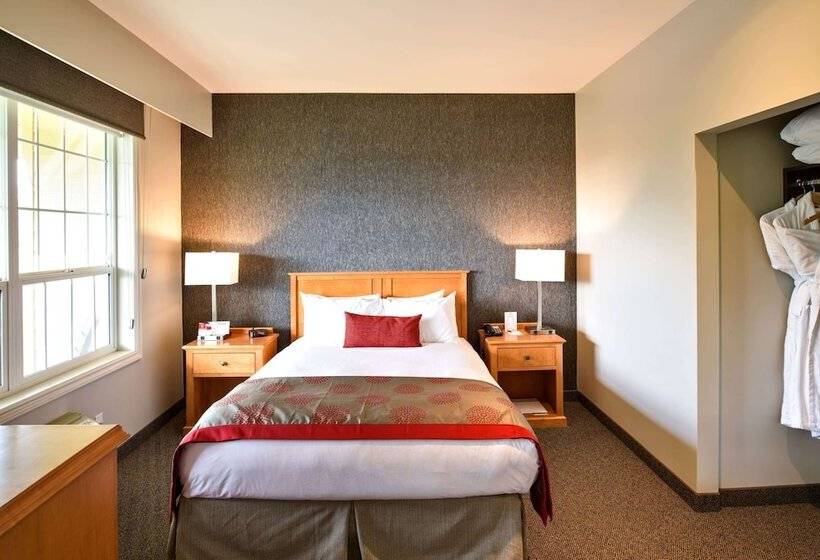 Suite Queen Bed, Balcomo, A Ramada By Wyndham