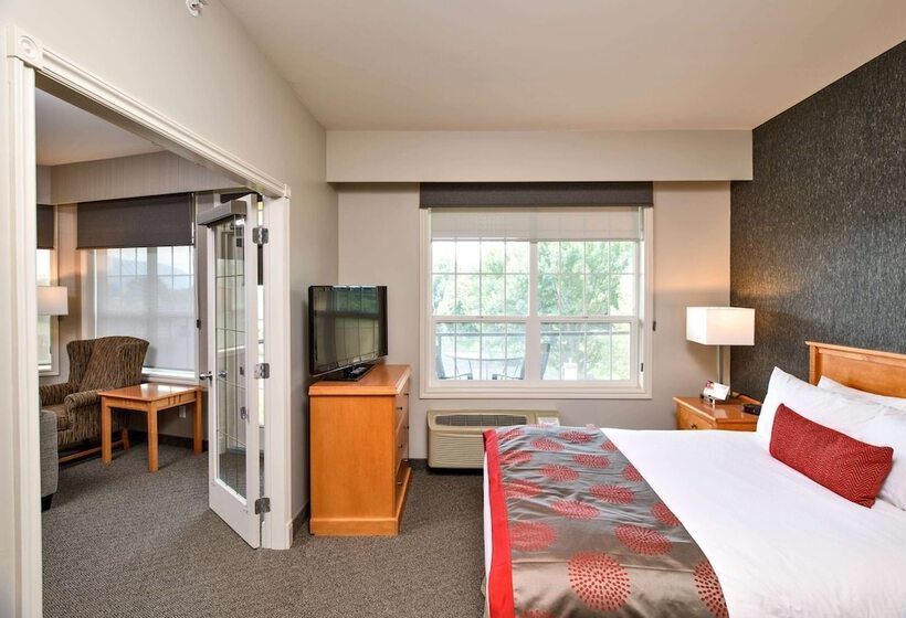 Suite Queen Bed, Balcomo, A Ramada By Wyndham