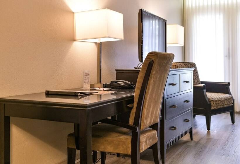 اتاق استاندارد با 2 تخت دوبل, Balcomo, A Ramada By Wyndham