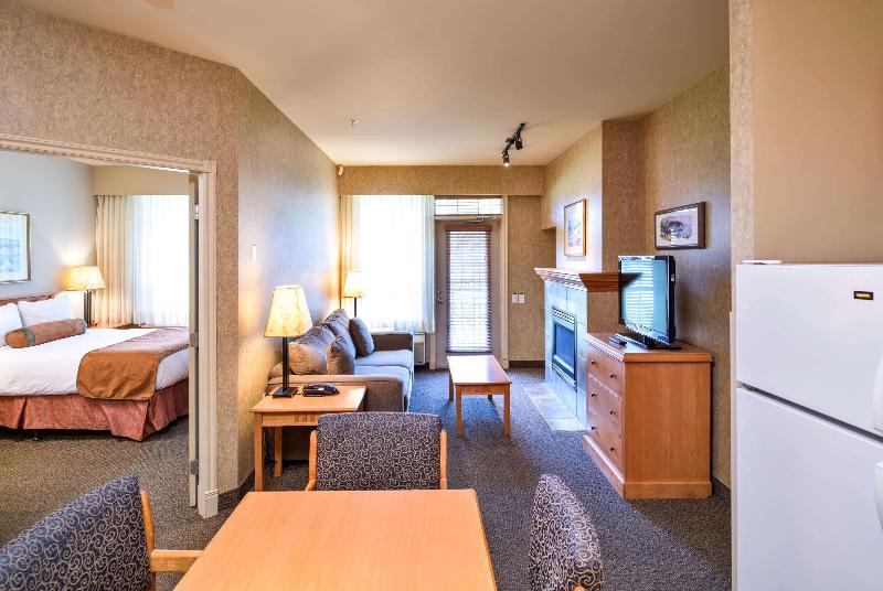 Suite Queen Bed, Balcomo, A Ramada By Wyndham