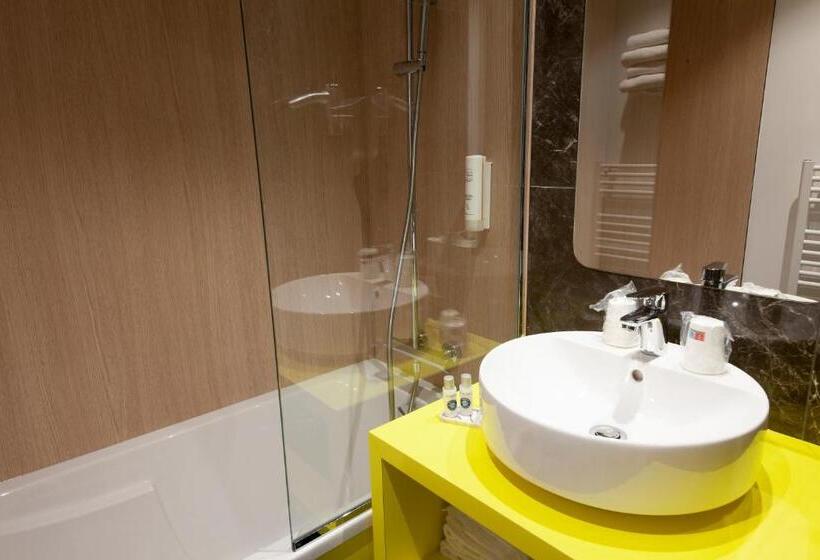 سوییت خانوادگی, Quality Hotel Clermont Kennedy