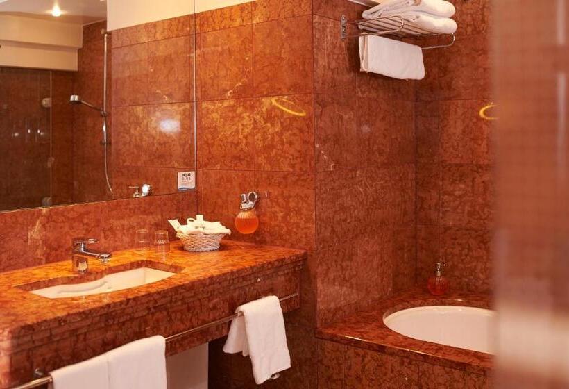 اتاق سوپریور, Goldener Karpfen Ohg