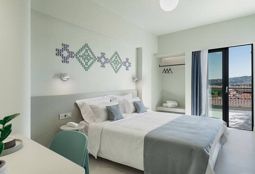 Quarto Estandar Individual, Arkadi