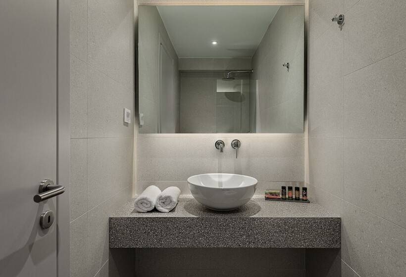 Quarto Estandar, Arkadi