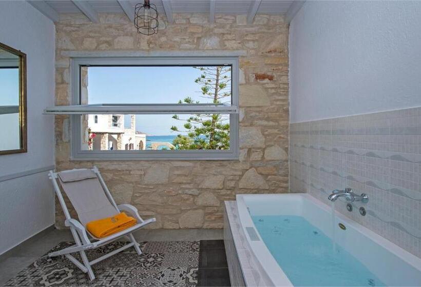 Номер Superior, Contaratos Beach