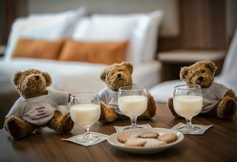 اتاق کلاسیک چهارنفره, Cassidys