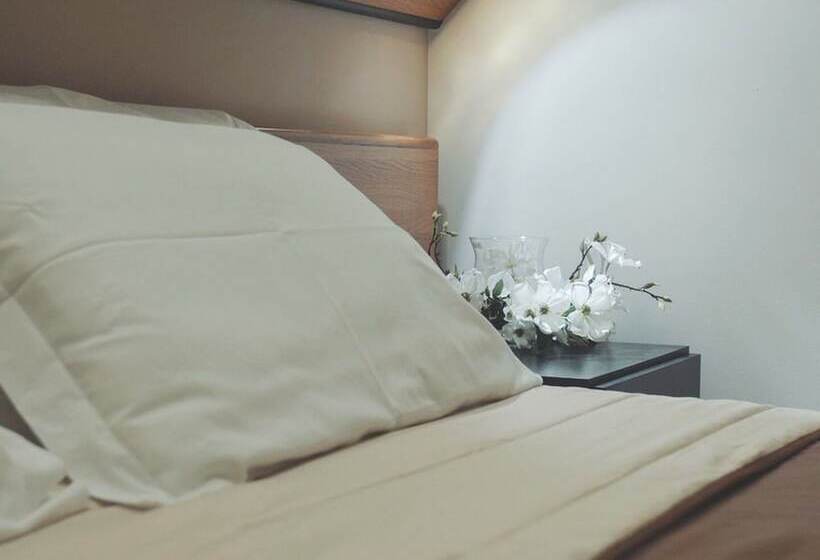 اتاق استاندارد چهار تخته, Cristal Palace
