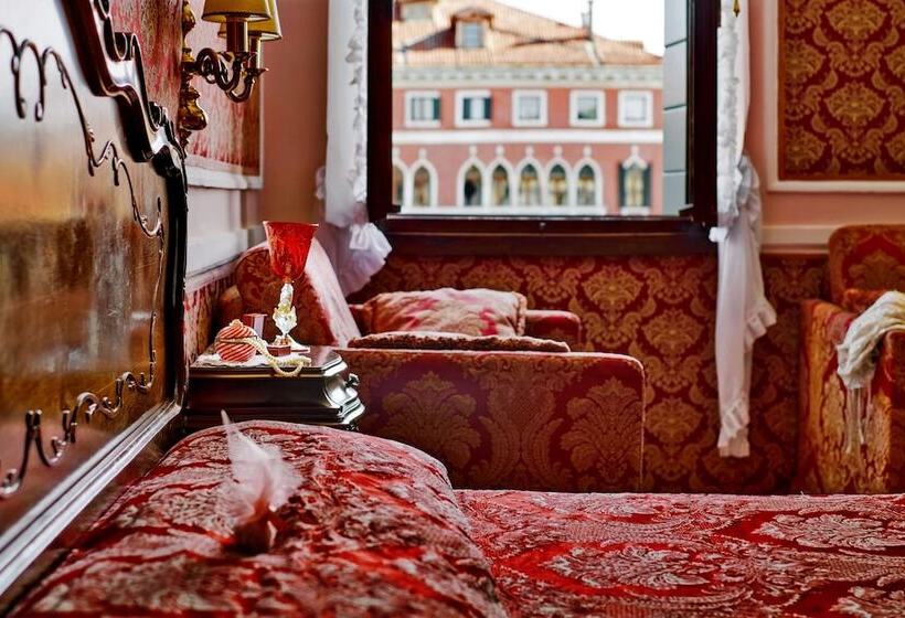 سوئیت جونیور با چشم‌انداز, Antica Locanda Sturion Residenza D Epoca