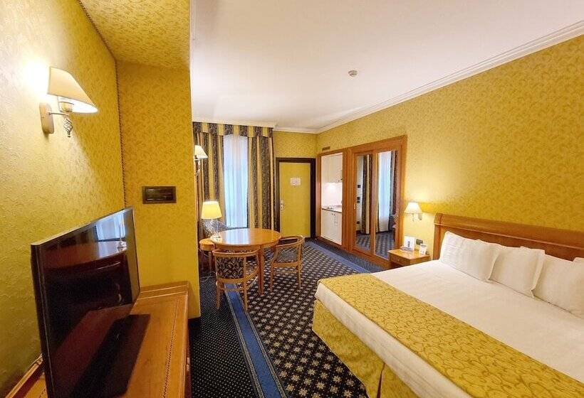 Suite Junior, Ovest