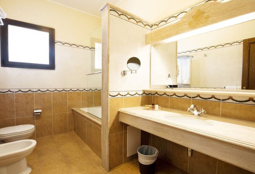 اتاق استاندارد سه نفره, Grand Hotel President