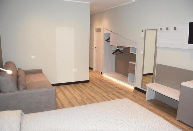 Четырехместный Номер Deluxe, Regent   In Pieno Centro