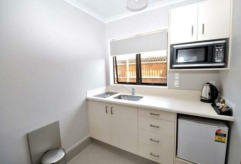 이그제큐티브 스튜디오, Knightsbridge Court Motor Lodge