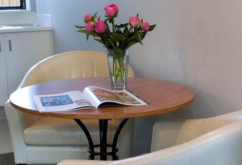 스탠다드 스튜디오 킹침대, Knightsbridge Court Motor Lodge