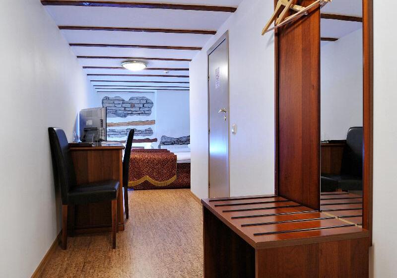 이그제큐티브 스튜디오, Knightsbridge Court Motor Lodge