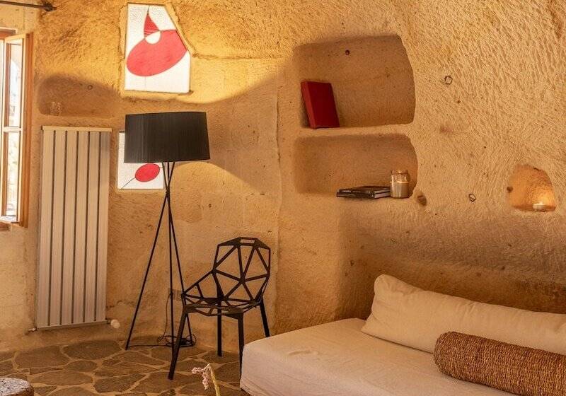 اتاق لوکس, Serinn House