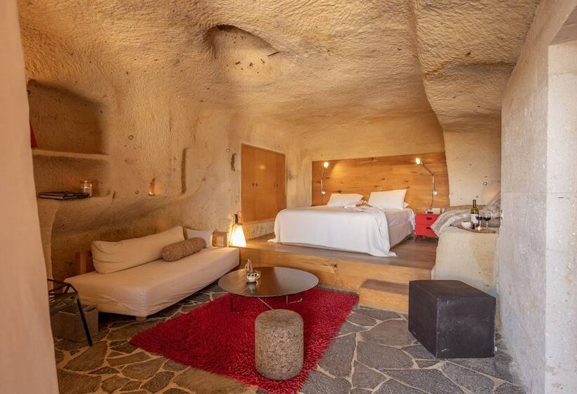 اتاق لوکس, Serinn House