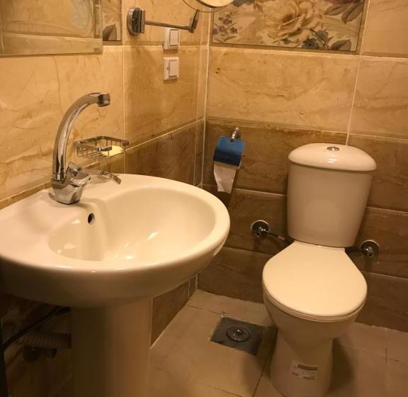 اتاق لوکس با چشم‌انداز, 3 Pyramids View Inn