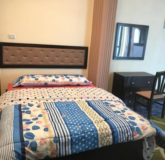 اتاق لوکس خانوادگی, 3 Pyramids View Inn