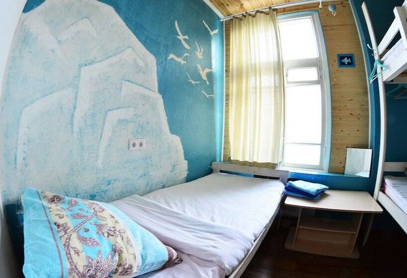 اتاق خانوادگی, Good News Hostel