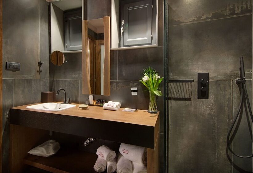 Полулюкс, Kores Boutique Hotel & Spa