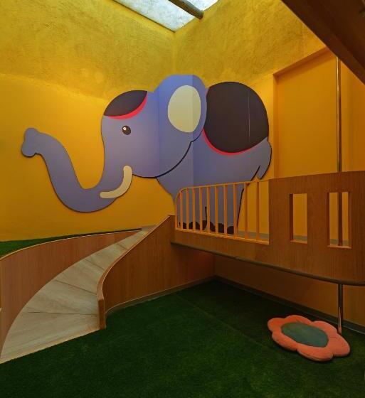 اتاق خانوادگی, Romantic Code Art Motel