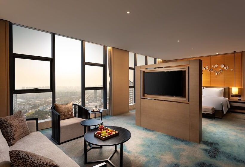 Люкс Повышенной Комфортности, Ramada Plaza Wyndham Xiangyang Xiangzhou