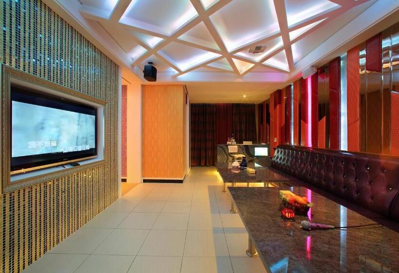 اتاق استاندارد با وان آب گرم, Roman Vacation Motel