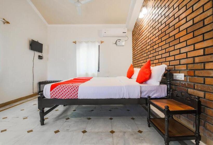 اتاق کلاسیک سه تخته, La Petite By Oyo Rooms