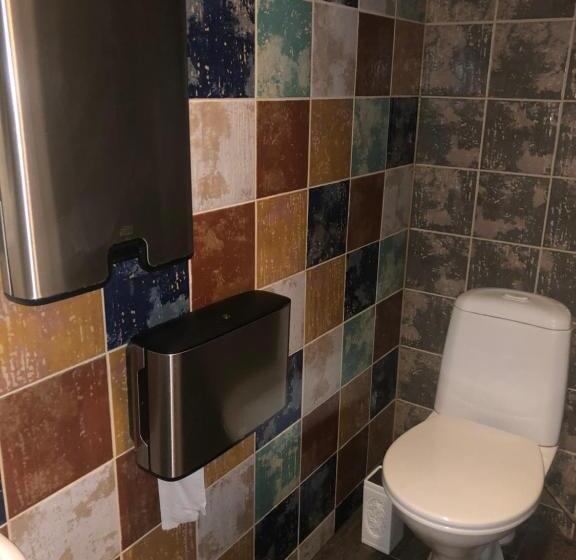 اتاق خانوادگی با سرویس بهداشتی مشترک, Villa Kadriorg Hostel