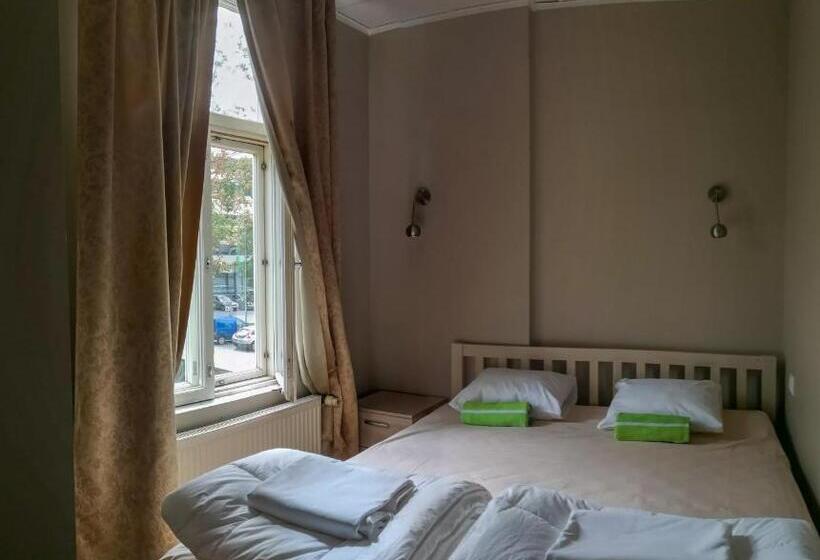 اتاق خانوادگی با سرویس بهداشتی مشترک, Villa Kadriorg Hostel