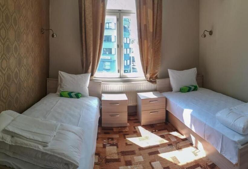 اتاق استاندارد با سرویس بهداشتی مشترک, Villa Kadriorg Hostel