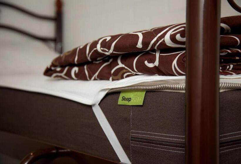 تختخواب در اتاق مشترک, Z Hostel