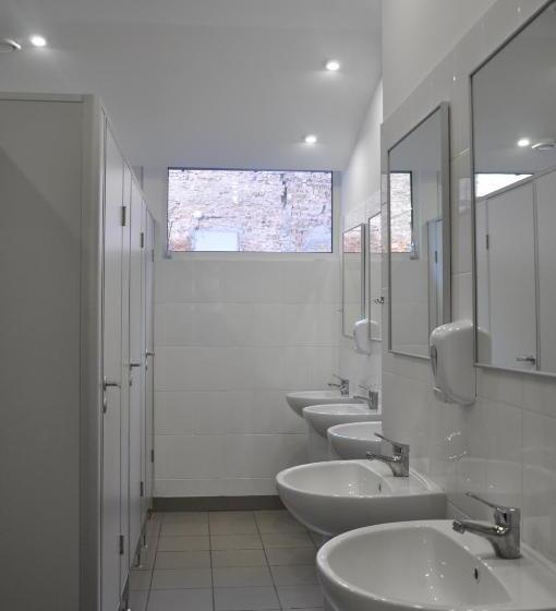 تختخواب در اتاق مشترک, Z Hostel