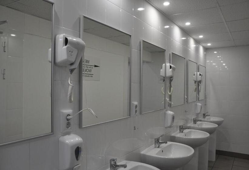تختخواب در اتاق مشترک, Z Hostel