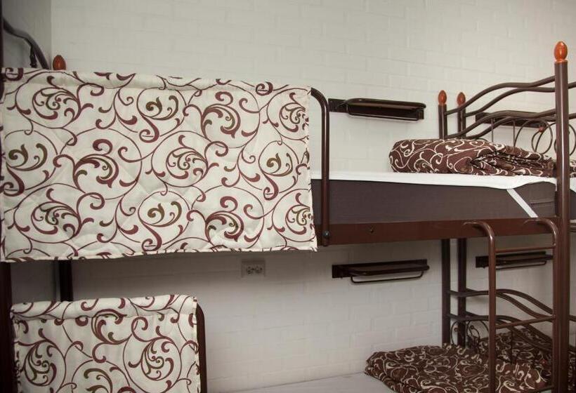 تختخواب در اتاق مشترک, Z Hostel