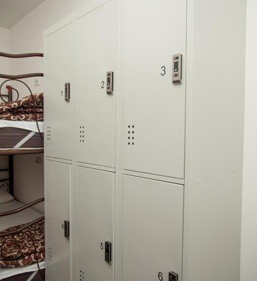 تختخواب در اتاق مشترک, Z Hostel