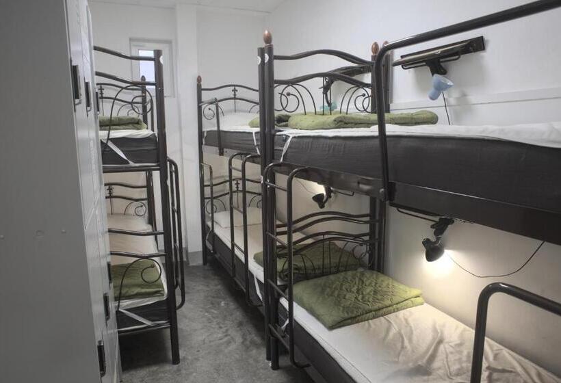 تختخواب در اتاق مشترک, Z Hostel