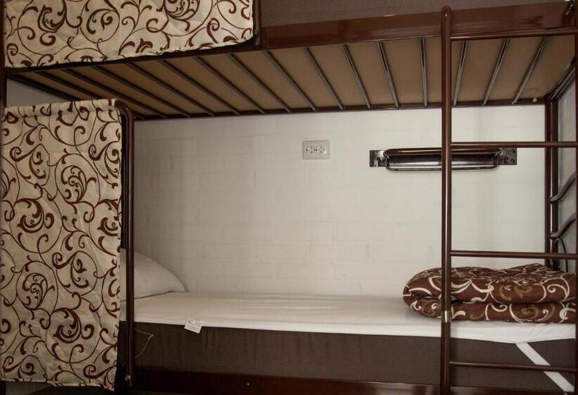 تختخواب در اتاق مشترک, Z Hostel