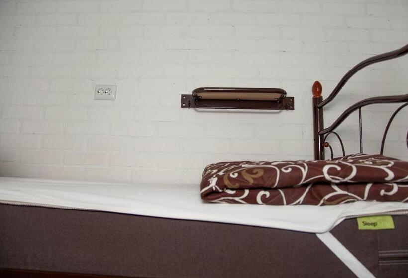 تختخواب در اتاق مشترک, Z Hostel