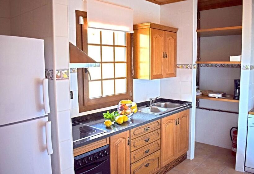Семейные Апартаменты, Masia Ca La Caputxeta & Golf