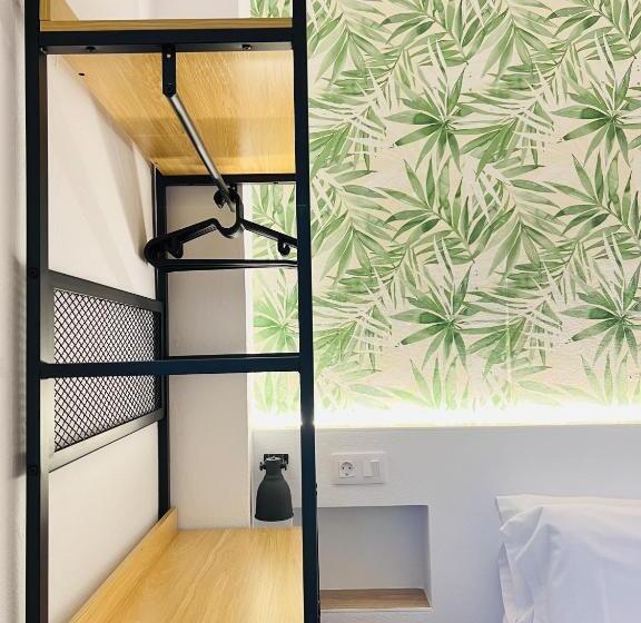 带阳台的豪华间, Nanit Rooms Ibiza Hostal