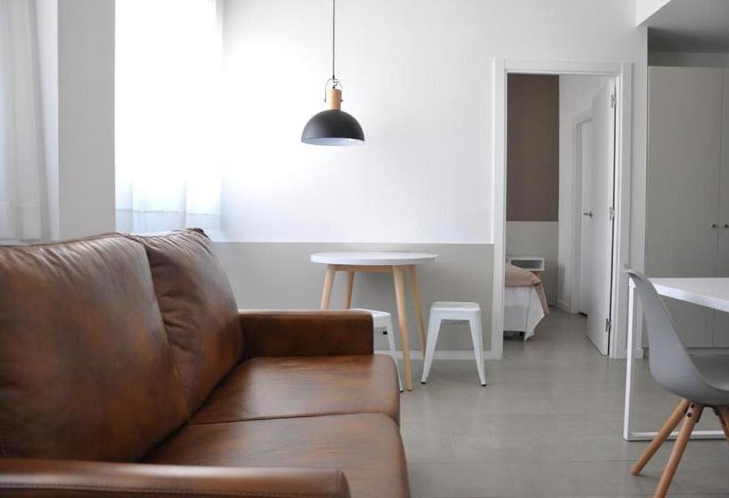 패밀리 스튜디오, Residencia Universitaria Tarragona Mediterrani